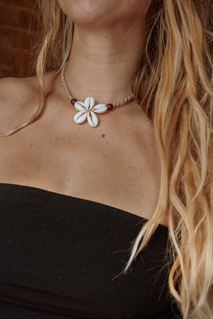 Surf Flower Shell Necklace