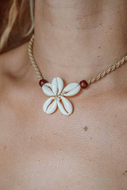 Surf Flower Shell Necklace